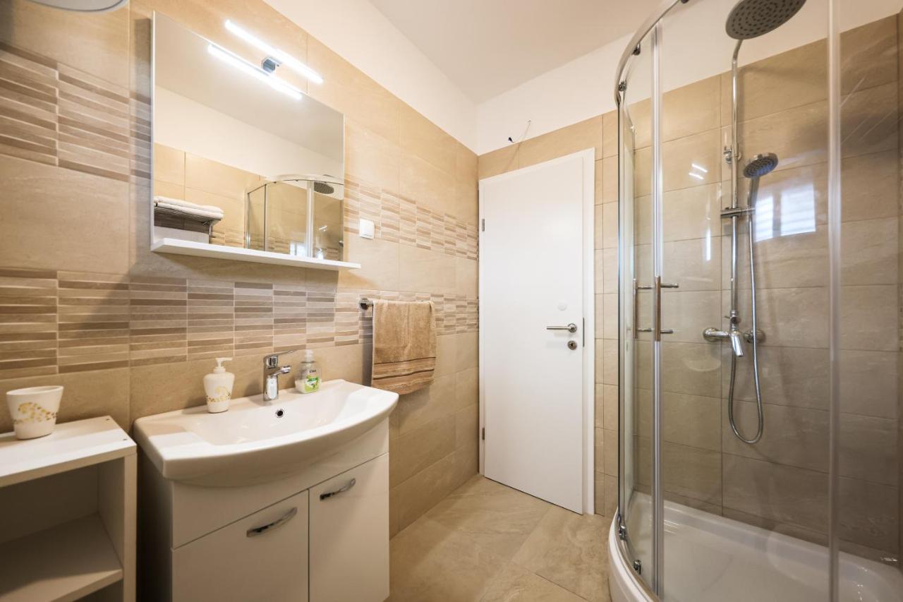 Apartment Puntamika Villa De Rosa - Ground Floor Zadar Exteriér fotografie