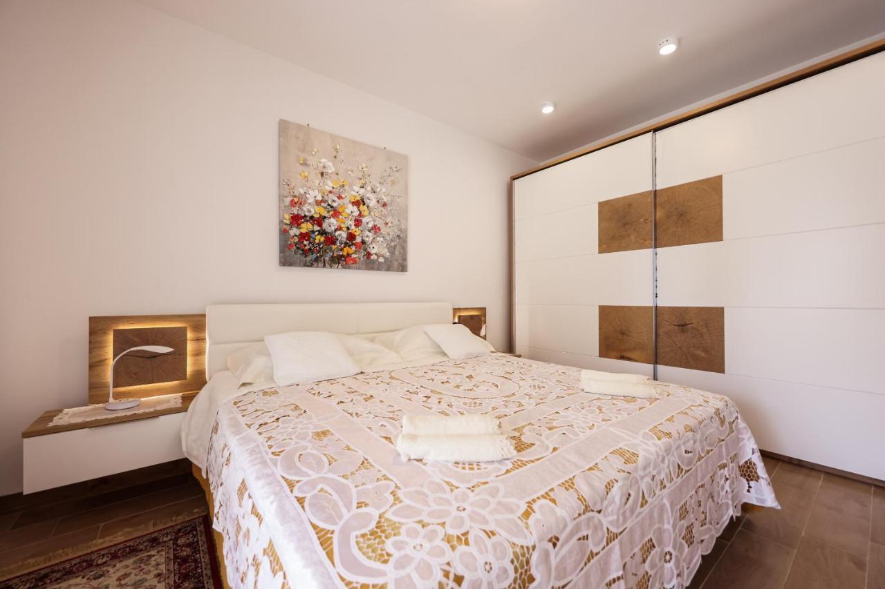 Apartment Puntamika Villa De Rosa - Ground Floor Zadar Exteriér fotografie